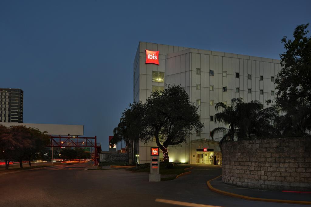 Ibis Monterrey Valle San Pedro Garza Garcia ภายนอก รูปภาพ